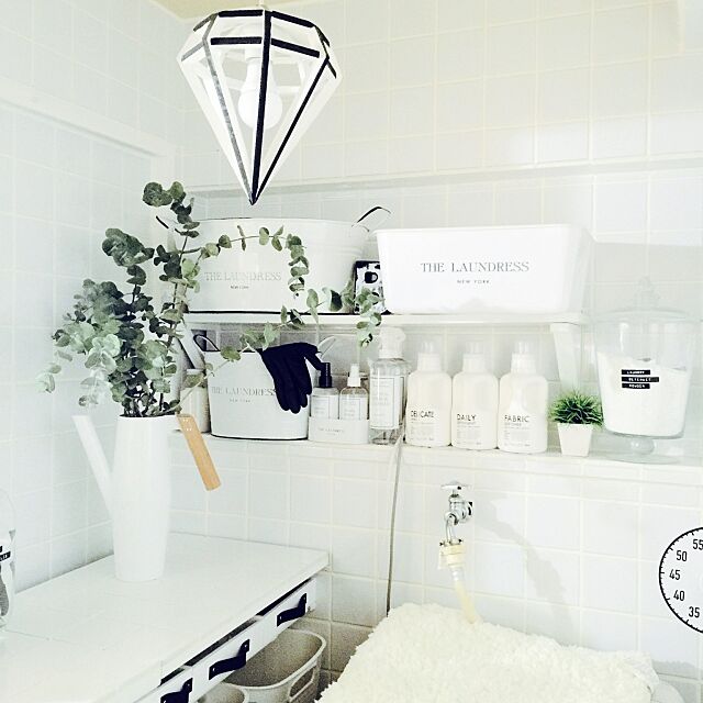 Bathroom,ユーカリ,じょうろ,BITTERGURKA,白黒,モノトーン,IKEA,White,DIY,ダイヤモンド型ランプ,タイル貼り yoshiの部屋