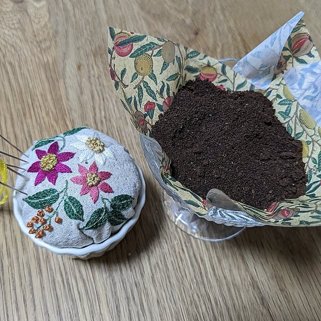 ハンドメイド,セリア,刺繍,アボカド水栽培,手作りピンクッション,暮らしを楽しむ,アボカドの種,季節を楽しむ,おうち時間,刺繍が好き,日常に感謝,SDGs,普通の建売り,セリア刺繍キット,なんちゃって鉢カバー,Lounge,4枚投稿,アート,ねこと暮らす,ねこのいる日常 sayan_0321の部屋