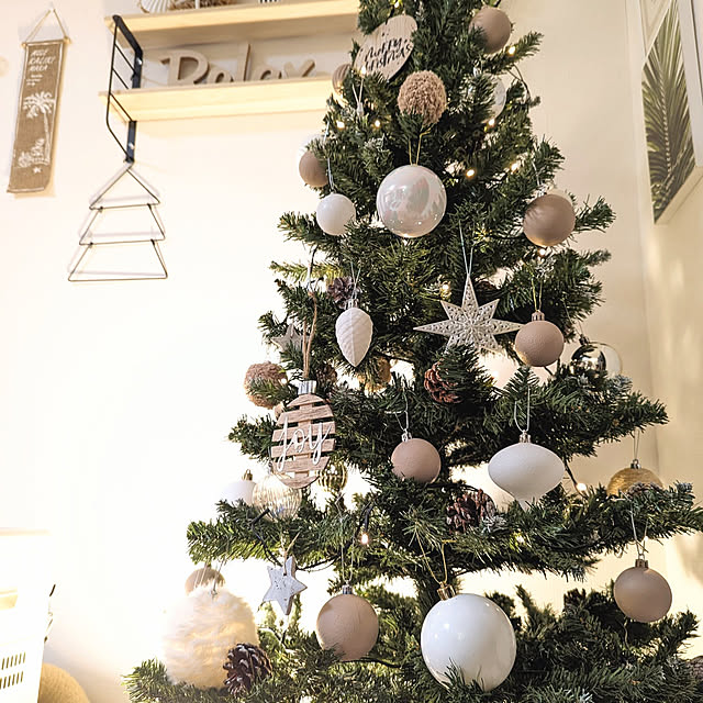 Lounge,クリスマス,クリスマスツリー150cm,クリスマスディスプレイ,ナチュラルインテリア,冬支度,ハンドメイド,オーナメント,ホワイトインテリア,ナチュラル,ダイソー,セリア,ニトリ,ホワイト,ナチュラルビーチ,BOHO,ウッドオーナメント,西海岸インテリア,ベージュ,ミルクティーグレージュ,ツリー,北欧,韓国インテリア,ミックスインテリア SHI-Eの部屋