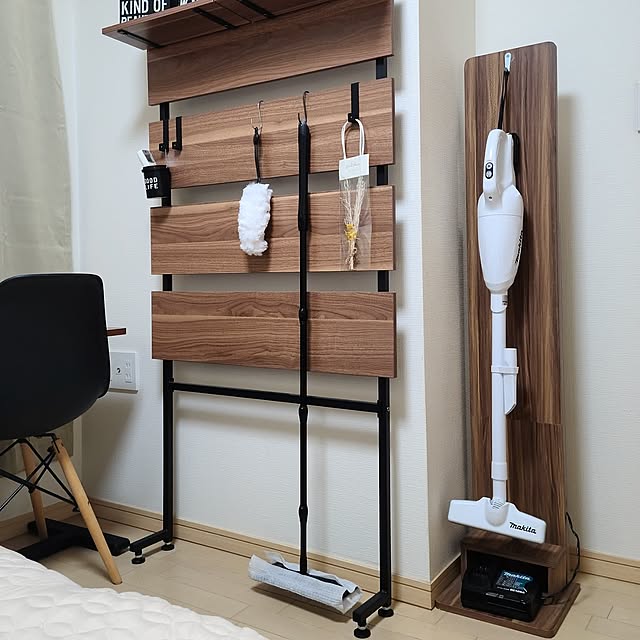 On Walls,吊り下げ収納,コメントお気遣いなく♡,家具のグランデ,つっぱり木製ラダーラック,木製クリーナースタンド,グランデ,Grande,お掃除道具収納,クィックルワイパー,ハンディワイパー,マキタ,マキタ掃除機,マキタの掃除機収納,掃除機収納,掃除機収納スタンド lovepeaceの部屋