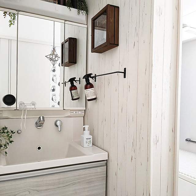Bathroom,ホワイトインテリア,ハンドソープ,サラヤ,ウォシュボン,香りのある暮らし,WASH BON,暮らしのハンドブック2022,クリーミー,手にやさしい,しっとり,ユニセフに寄付,手荒れを防ぐ,天然精油配合,癒し,殺菌・除菌,100万人の手洗いプロジェクト,壁紙DIY,丁寧に暮らしたい,DIYのある暮らし,北欧,ナチュラル,皆さんに感謝です(*˙˘˙*)ஐ,いつも見て下さってありがとうございます YUKKIの部屋