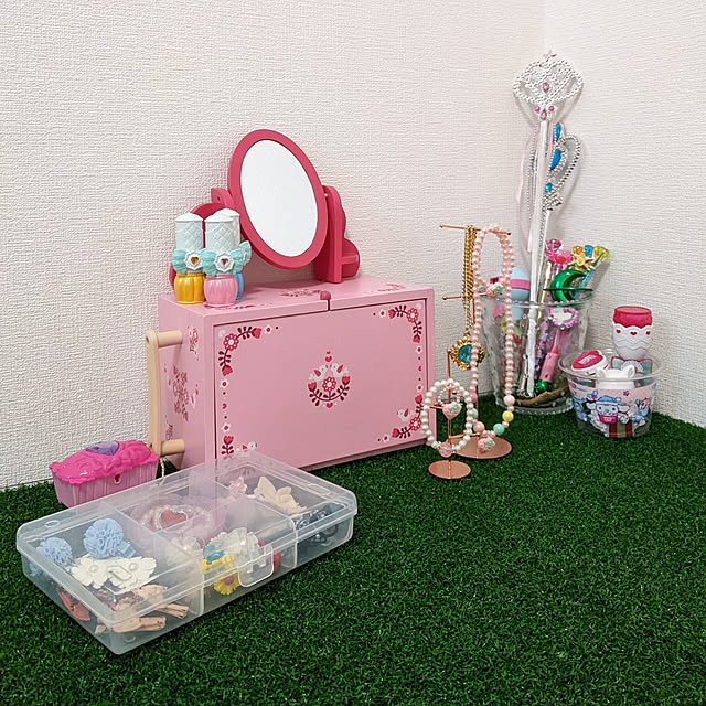 My Shelf,アクセサリー収納,見てくださってありがとうございます,こどもと暮らす,2人目育児,ドレッサー,キラキラアイテム,アクセサリースタンド,ダイソー,セクションケース,デリシャスパーティプリキュア,子ども部屋,プレイテーブル,芝生マット cochonの部屋