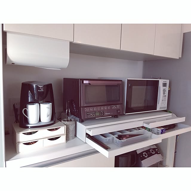 Kitchen,清潔感,オーブンレンジ,オーブンレンジ台,キッチン収納,スライドテーブル,スライド収納,ラップ収納,カトラリー収納,レンジ下,レンジ周り,レンジ台,ホワイトインテリア,隠す収納,便利,お気に入り,フランフラン,すっきりさせたい,Francfranc,ミトン,ホワイト,カトラリー入れ,レンジ,モノトーン,機能的な収納,便利アイテム,収納,便利グッズ,シンプル,ディノス,整理整頓,楽天roomやってます 3838の部屋