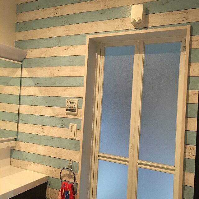 Bathroom,水色,ボーダー,板壁風,リメイクシート,西海岸風,ダイソー,100均,改造中 Mariiinaの部屋