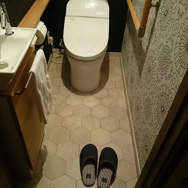 Bathroom,TOTOトイレ,手洗いカウンター,トキワ 壁紙,ニトリ,スリッパ kanaの部屋