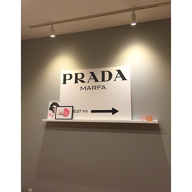 Lounge,スポットライト,PRADA,PRADA MARFA,ウォールシェルフ,ブログで内覧会してます♡,アクセントクロス haruneko0504の部屋