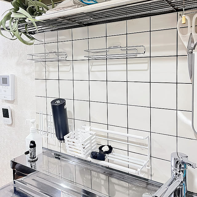 Kitchen,ニトリ,セリア,シンプル,フェイクグリーン,賃貸,築30年,収納,壁面収納,キッチン収納,キッチンペーパーホルダー,ふきん掛け,水筒置き場,山崎実業,水筒収納,フィルムフック,楽家事,水筒乾燥 LUMIXの部屋