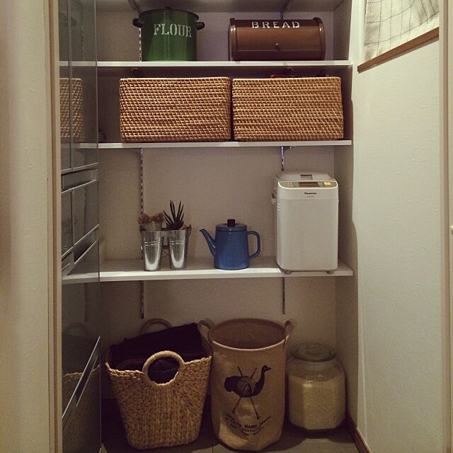 My Shelf,パントリー,ラタン,米びつ瓶,ホーローブレッド缶,野田琺瑯のケトル chumi0316の部屋