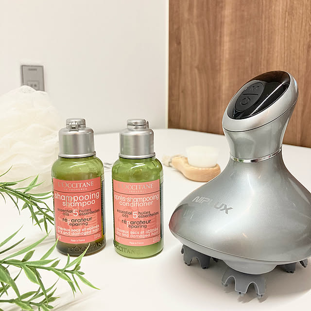 癒しアイテム,癒し家電,LOCCITANE,癒しのひととき,贅沢なバスタイム,バスタイム,リラックスタイム,癒しの時間,最高の癒し,マッサージ,頭皮ケア,頭皮マッサージ,ヘッドマッサージ,ヘッドスパ,ギフト,プレゼント,頂きもの,旅行用,旅行,トラベルグッズ,トラベルサイズ,コンディショナー,シャンプー,ロクシタン,贅沢な時間,贅沢,プチ贅沢,Bathroom,おうち時間を楽しむ,おうち時間の過ごし方,おうち時間 yocchanの部屋