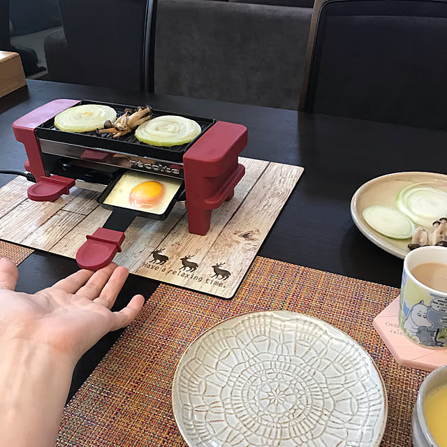 My Desk,ムーミンカップ,常滑焼,波佐見焼 白山陶器,波佐見焼,ランチョンマット ニトリ,目玉焼き,野菜グリル,焼き野菜,休日の朝ご飯,ブランチ,ラクレットグリル,ラクレット,melt,recolte melt,recolte,レコルト,新商品買ったよ！,テーブル TOYO FURNITURE momongaの部屋