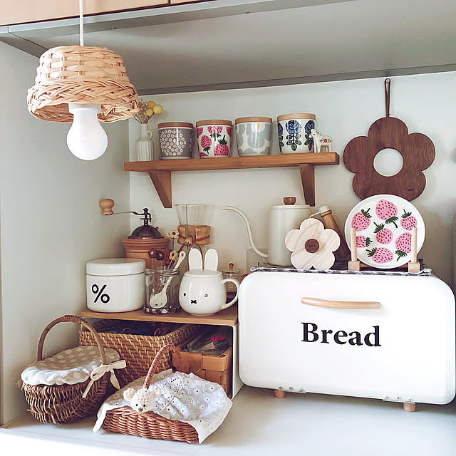 Kitchen,BREAD缶,マリメッコ ラテマグ,ビヨルクお花シリーズ,かわいいアイテム,いつもありがとうございます♡,いいね♪ありがとうございます♡*.,笑顔ある日々でありますように✩*॰¨̮,コメントお気遣いなくです⑅◡̈*,minneやってます♩*,素敵な出会いに感謝◡̈*♡.°⑅,穏やかな日常に感謝❁.*･ﾟ,ごちゃ混ぜｲﾝﾃﾘｱの会,何気ない日常に感謝❁⃘*.ﾟ,2枚投稿,ミッフィー,ミッフィーちゃん沼(・ⅹ・）笑,ミッフィー同好会♡(・×・）,ミッフィー同好会,アラビカコーヒー％,コーヒーのある暮らし,Motomeさんのクマさんカゴʕ•ᴥ•ʔ,ペンダントライトリメイク,お部屋訪問出来ずにすみません(*_*) mangoの部屋
