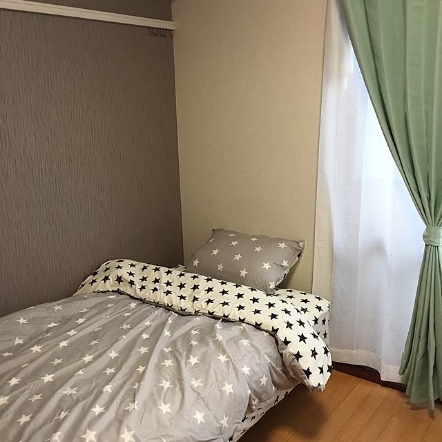 Bedroom,ミラーレスカーテン,レースカーテン,遮光カーテン,カーテン,ニトリのカーテン,ニトリの脚付きマットレス,脚付きマットレス,ふとんカバー,ベッドカバー,ニトリ,一人暮らし一年生,西向き,一人暮らし,ひとり暮らし 1K,1K,角部屋,1K ひとり暮らし,初めての一人暮らし,ひとり暮らし,5.6畳 TODOの部屋