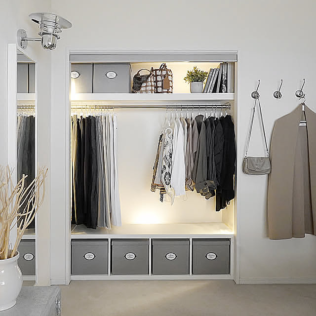 Bedroom,クローゼットの中,クローゼット収納,クローゼット,マイルール,シンプル,モノトーン,シンプルモダン,シンプルライフ,MONOTONE,ミニマル,mon・o・tone,シンプルが好き,シンプルインテリア,ふたり暮らし,グレーインテリア,インスタ→4696tuuli,DIY,すっきり暮らす,収納 tuuliの部屋