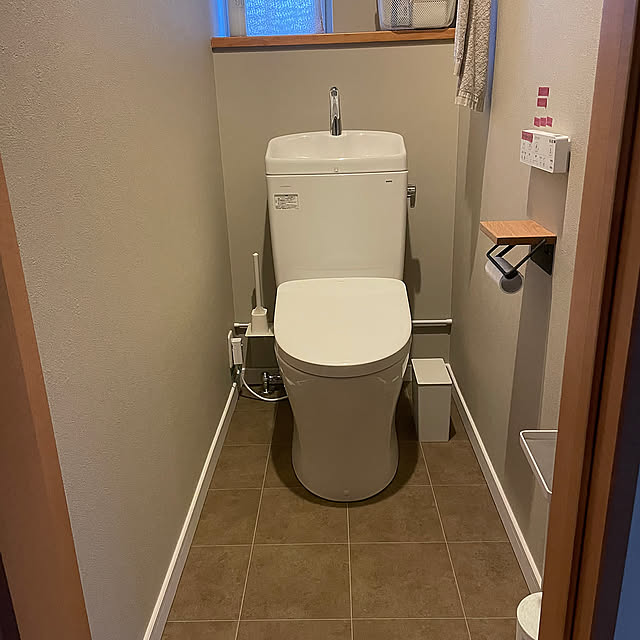 Bathroom,巾木にマスキングテープ,サンゲツ壁紙,トイレリフォーム,TOTOトイレ,ピュアレストQR,巾木 ck-222-の部屋