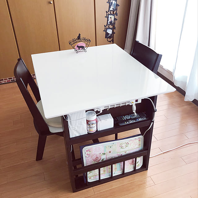 My Desk,コンセントタップ,延長コード,リモコン,ダイニング,伸長式ダイニングテーブル,ダイニングテーブル,ニトリ,モノトーン,賃貸マンション,賃貸でも諦めない！,整理整頓,onちゃん,コースター,100均 sallyの部屋