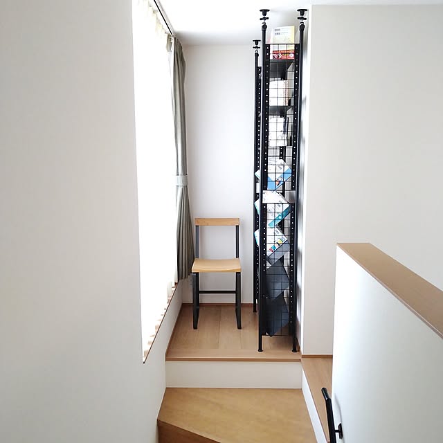 On Walls,フリースペース,コミック収納,つっぱりラック,山善,椅子,2階フリースペース yukoの部屋