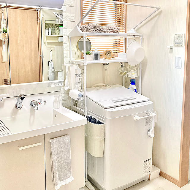 Bathroom,ブラインド,縦型洗濯機,ワイヤーネット,マグネット式ゴミ箱,ホワイト,洗面所 収納,洗面所,洗濯機上収納,ナチュラル,ニトリ,建売住宅,こどもと暮らす,ドライヤー収納,ダイソー,洗面脱衣場,洗面台周り merutoの部屋