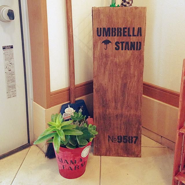 既成品じゃ物足りない?玄関に必須の傘立てを自分好みにDIY☆