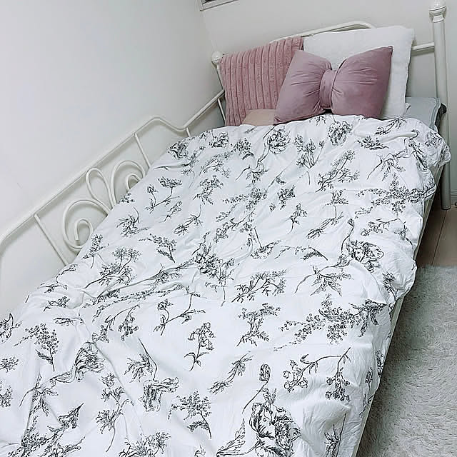 Bedroom,ニトリ好き,クッション,ニトリ布団シーツ,ニトリベッド,ニトリ購入品,子ども部屋,ラグ,お気に入り,ニトリ,モノトーン,ホワイトインテリア,ホワイト,グレー,海外インテリアに憧れる,モノトーンインテリア,Instagramやってます,モノトーン雑貨,シンプルな暮らし,ホワイトグレー,スッキリした暮らし,ホワイトインテリア好き junaの部屋