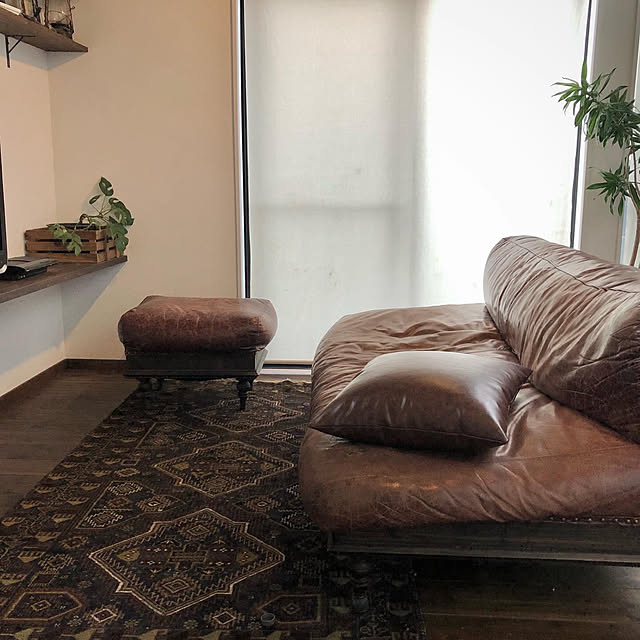 オッドマン,シャビーシック,キリムラグ,ダイソークッションカバー,シンプルインテリア,レザーソファー,ダイソー,Instagram→koma.81,ビンテージラグ,暮らし,男前インテリア,木とアイアン,インダストリアル,暮らしを楽しむ,見せる収納,インスタやってます! KOMAの部屋