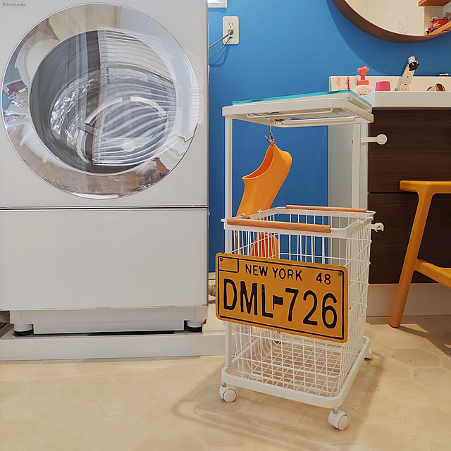 Bathroom,ソープディスペンサー,RoomClipショッピング,夏のスペシャルクーポン,ドイツ製,モノクリップ,クリップ 樹脂,IKEA ステップスツール,Panasonic Cuble,ブルー 壁紙,ランドリーバスケット,山崎実業 トスカ,アクセントクロス,壁紙,掃除しやすさ重視,子どものいる暮らし,IKEA STOCKHOLM,アメリカンハウス ishiikeの部屋