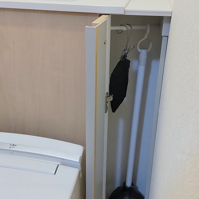 Bathroom,フック,古いマンション,自分がよけりゃあそれでよし,すっきり暮らす,シンプルな暮らし,マンション暮らし,片付けやすい,夫婦二人暮らし,楽天roomやってます,自分スタイル,ワンアクション収納,ズボラニスト,整っている暮らし,3度の飯よりゲームが好きな夫,ヘンなこだわりが強い妻,複雑化しない収納,好きな物堂々と残す,『個』が強いと言われます,きれいに保つ,ゲーム好きな夫,殺風景が合ってる usaoの部屋