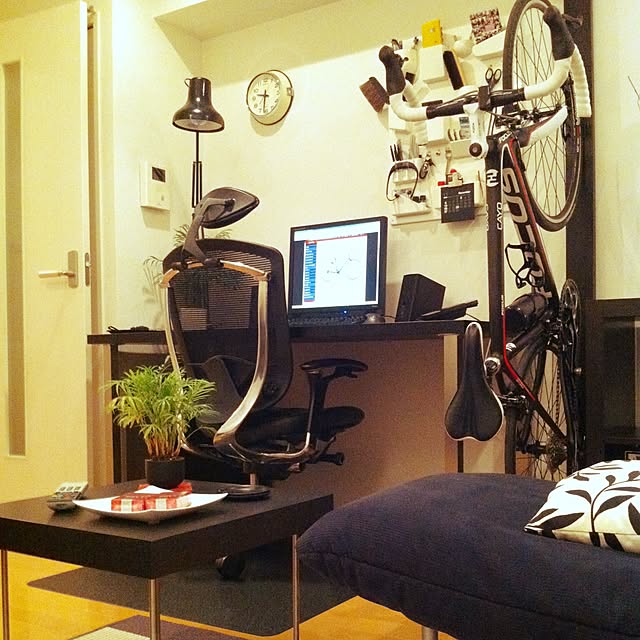 My Desk,デスク周り,自転車,自転車大好き,自転車置き場,ロードバイク,FOCUS,ディアウォールで自転車収納,ディアウォール,自転車スタンド rubbertreeの部屋