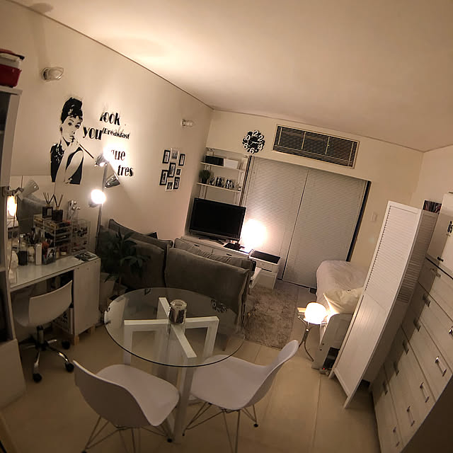 Overview,賃貸でも諦めない,ワンルーム,手作り,8畳ワンルーム,雑貨,ダイソー,100均,セリア,一人暮らし,ハンドメイド,モノトーン,ニトリ,DIY,いいね、フォロー本当に感謝です♡,ホワイトインテリア nacchanの部屋