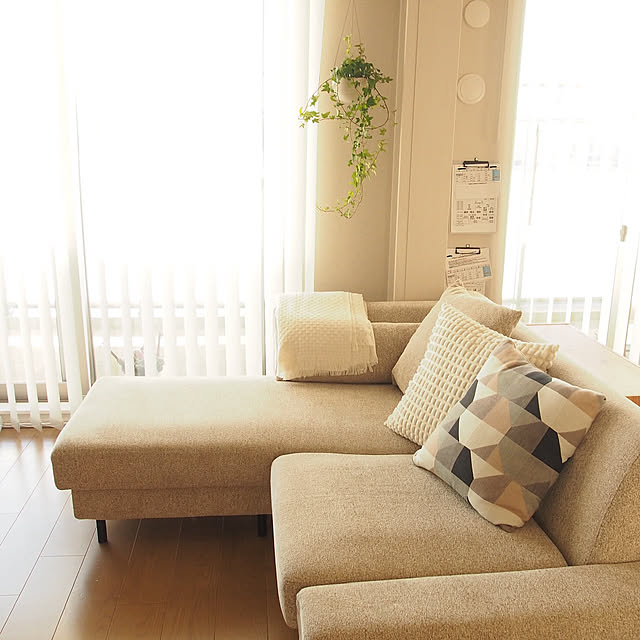 Lounge,クッション,幾何学模様,観葉植物,IKEA,北欧,クッションカバー,こどもと暮らす,マンション暮らし,バーチカルブラインド chikoの部屋