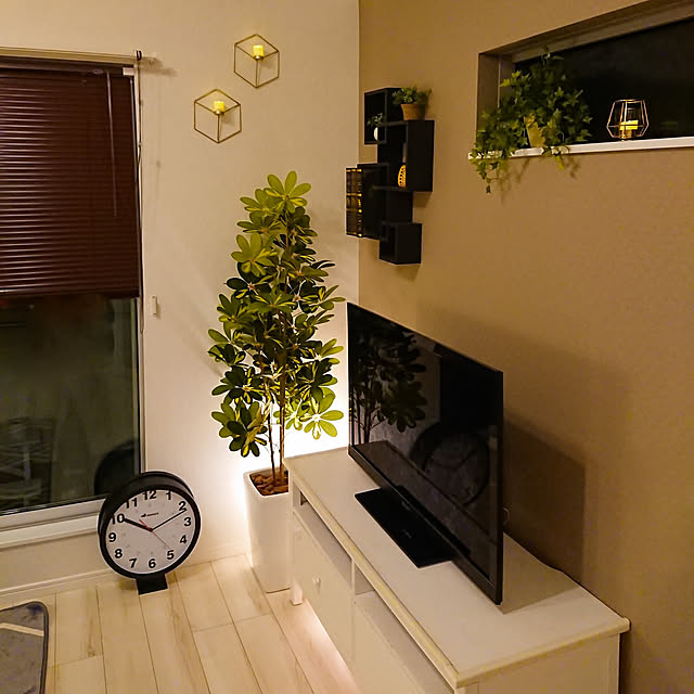 Lounge,フェイクグリーン,狭小住宅,照明好き,2階リビング,勾配天井,キャンドルホルダー,IKEA Kの部屋