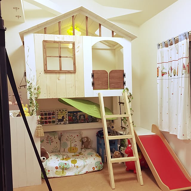 Bedroom,リーディングヌック,ツリーハウス風,バターミルクペイント,すべり台,子供スペース,ベッド,子供部屋　,IKEA,ロフトDIY,ロフト akatukiyukiの部屋