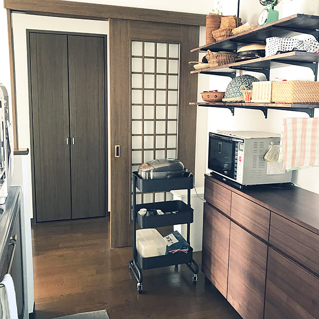 Kitchen,キッチン ワゴン,炊飯器置き,キッチン収納,炊飯器 可動式,炊飯器台,炊飯器の棚,中古住宅,かご収納,ロイヤルチャンネルサポート,ウォールナット,壁面収納,キッチン背面,DIY,可動式棚DIY miiの部屋