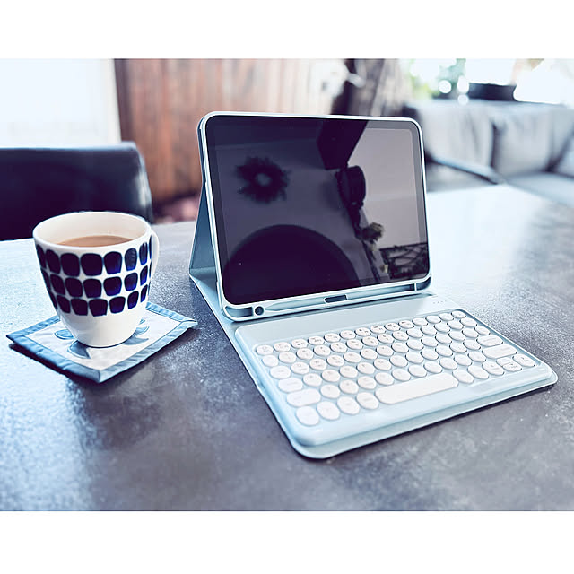 My Desk,アラビア24hトゥオキオマグカップ,アラビア,レンガ壁,下取り,iPadカバー,iPad,ノートパソコン,MacBook Air,2025.5.28,買ってよかったもの,Apple usagiの部屋