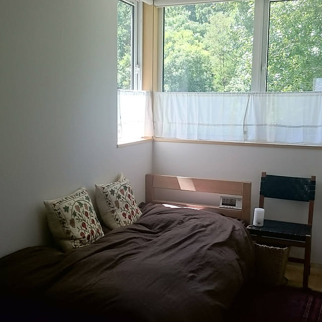 Bedroom,無印良品,北の住まい設計社,一人暮らし,ナチュラル,スザニクッション,中央アジアの絨毯 watagumoの部屋