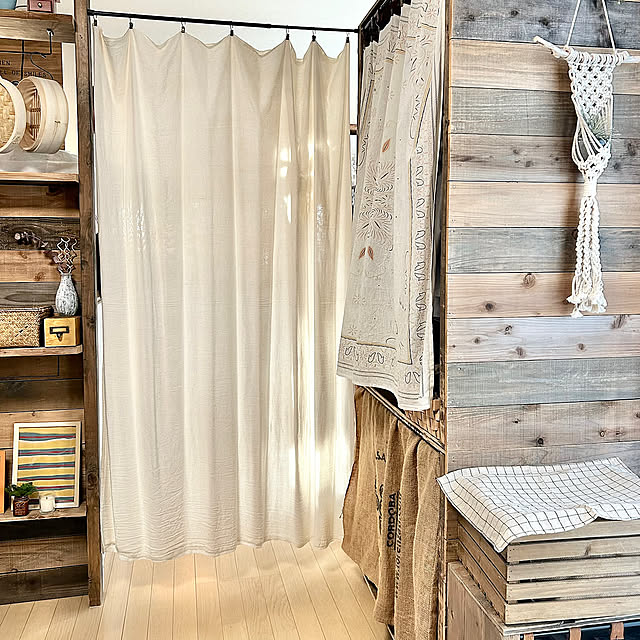 Lounge,カーテン,DIY板壁,DIY家具,DIY棚,DIY,無印良品,インテリア,無印,100均,フレーム,セリア,フェイクグリーン,板壁DIY yumereiの部屋