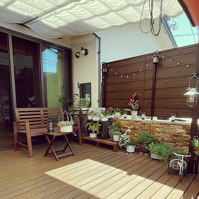 ベランダ,花のある暮らし,緑のある暮らし,季節を感じる暮らし,別荘風,庭のある暮らし,経年変化を楽しむ,ジャンクガーデン,ウリン材のウッドデッキ,日除けシェード,テラス屋根,目隠しフェンス,石壁,三協アルミ フェンス,リゾート風にしたい,リゾート風,山岳リゾート,ガーデン雑貨,ソーラーライト,Overview maimai0110の部屋
