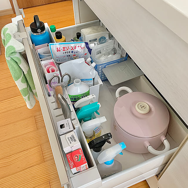 Kitchen,暮らしを整える,家族も使いやすく,プチプラ,ジップロック収納,セリアのパウチストッカー,スプレー式洗剤,家事を効率的に,使う場所の近くに収納する,シンク下引き出し,引き出し収納,見てくださってありがとうございます♡,LIXILキッチン koko_hikaの部屋