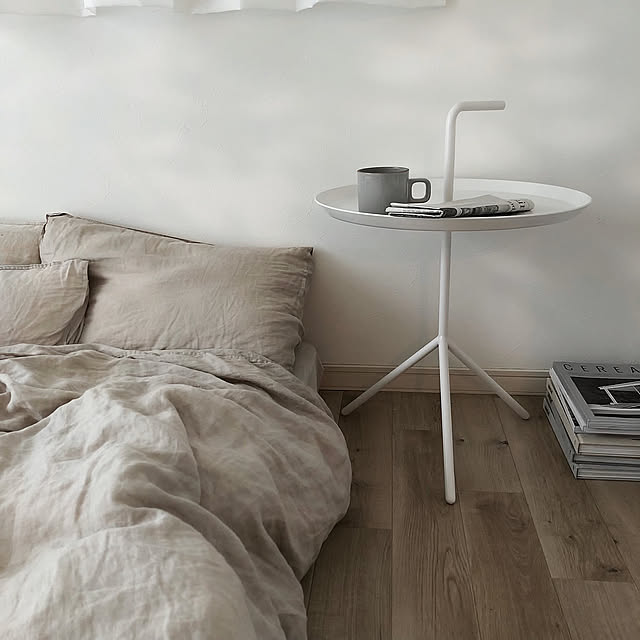 くすみカラー,シンプル,モノトーン,海外インテリア,H&M HOME,HASAMI PORCELAIN,HAY,Bedroom 10yun25の部屋