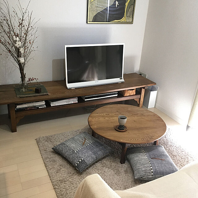 Lounge,和,ちゃぶ台,SOU・SOU,座布団,ラグ,ドライフラワー,無印良品,シンプル,一人暮らし,ローボード,テレビ台,ロートレック,古家具,アンティーク,雑貨,ソファ __2.1.9__の部屋