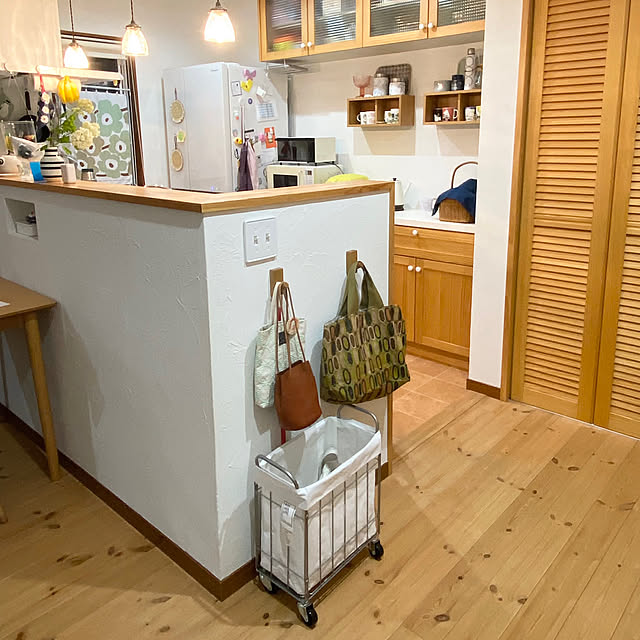 Kitchen,マグカップ,イッタラ,ペンダントライト,お花のある暮らし,無垢の床,目隠し,mina perhonen,北欧好き,子どもと暮らす,収納,ワイヤーバスケット,ランドリーバスケット,無印良品 壁に付けられる家具,モニター当選ありがとうございます,BRID,ミナペルホネン,塗り壁 sakichiの部屋
