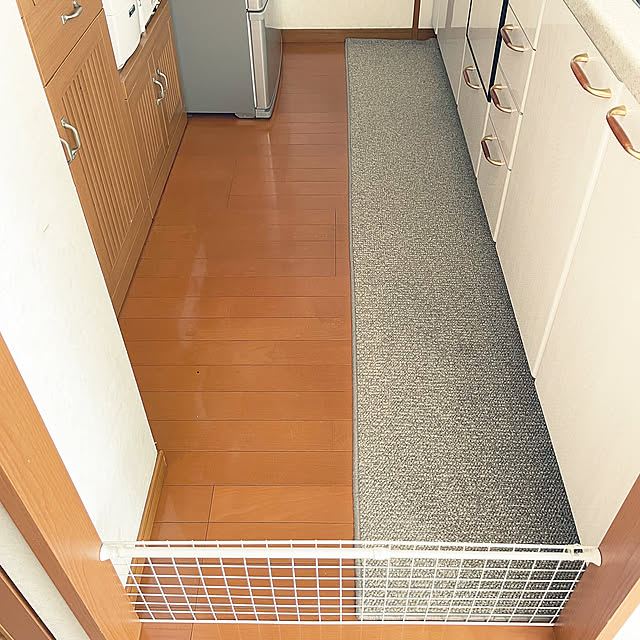 Kitchen,ワンコ,簡単DIY,いつも見つめてくれてる,キッチンには入れない,キッチンマット,ダイソー,危険回避,ワンコと暮らす家,リーズナブル,DIY,ペットゲート,結束バンド使える！,結束バンド,ワイヤーネット,つっぱり棒,プチプラDIY kawauso15の部屋