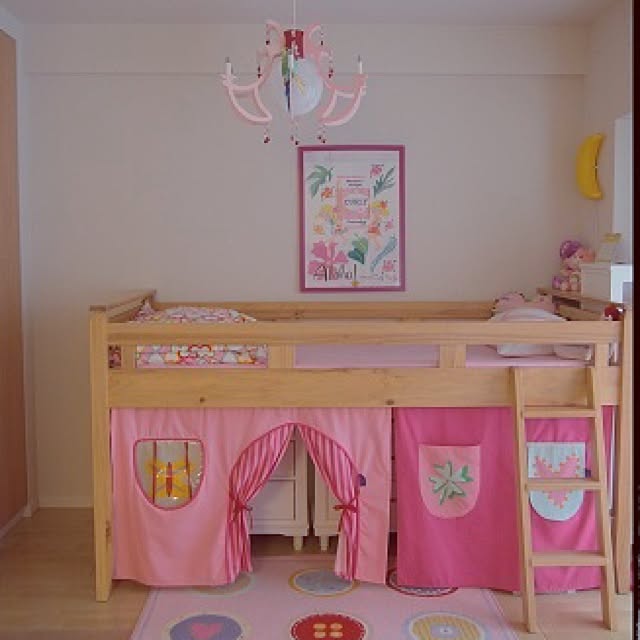 Bedroom,FLEXA,ミドルベッド,ピンク,シャンデリア,子供部屋,こども部屋 yokoの部屋