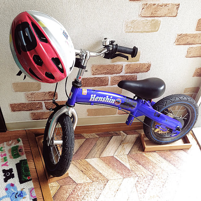 ヘルメット,新幹線,防振粘着マット,耐震マット,木製トレイ,自転車置き,ストライダーもどき,しただけ,10分でできる,玄関収納,リメイクシート,男の子と暮らす。,セリア,Entrance,男の子2人,男の子の部屋 amelie1259の部屋