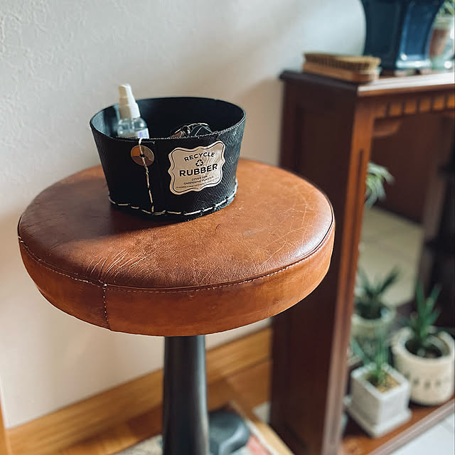 リサイクルラバー,リサイクル,愛用品,玄関模様替え,グリーンのある暮らし,イベント投稿,玄関ディスプレイ,レザー,椅子,アイアン,Entrance,模様替え,玄関改装中,ブラウン coconatsuの部屋