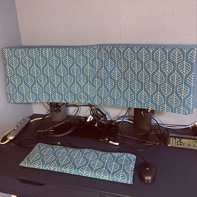 パソコンディスプレイ,IKEA,仕事用机,ほこりよけカバー,My Desk okachanの部屋