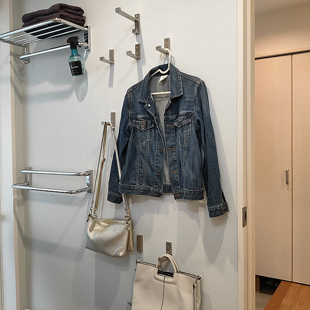 Bathroom,コートハンガー,洗面所,IKEA,水色,アクセントクロス,タオル棚,IKEAフック,コートかけ,折りたたみフック,注文住宅 ryomomの部屋