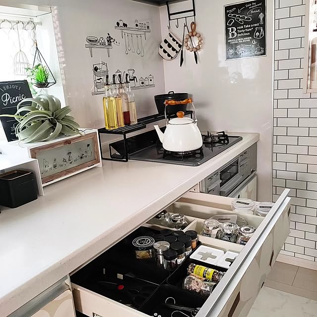 Kitchen,わが家のキッチン,引き出しの中,使いやすく,すっきり暮らしたい,整理整頓,気持ちもスッキリ,収納ボックス,セリア,ダイソー,夏,北欧,ナチュラル,グリーン,山崎実業 tower,RoomClipショッピング YUKKIの部屋