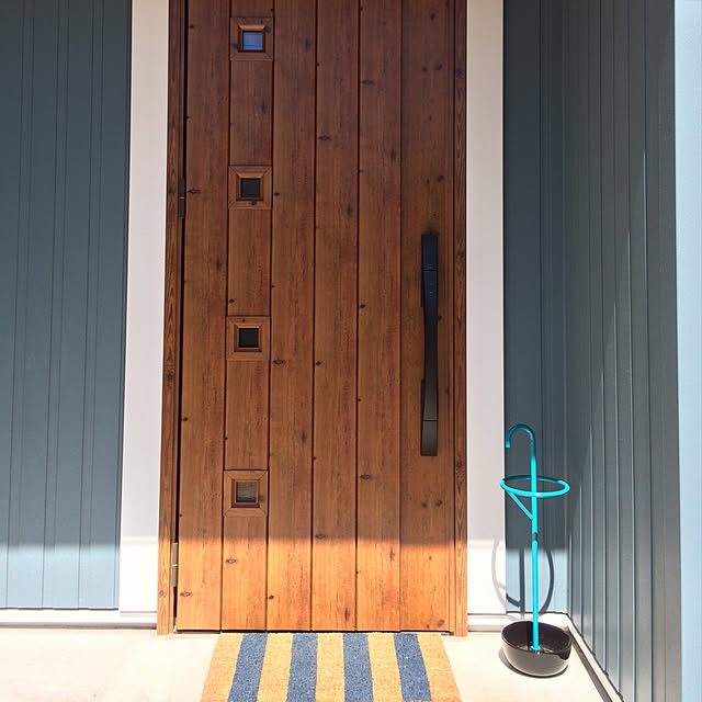 Entrance,アンブレラスタンド,リクシル,IKEA,モルタル,傘立て,外壁,玄関マット,ドアマット mtokの部屋