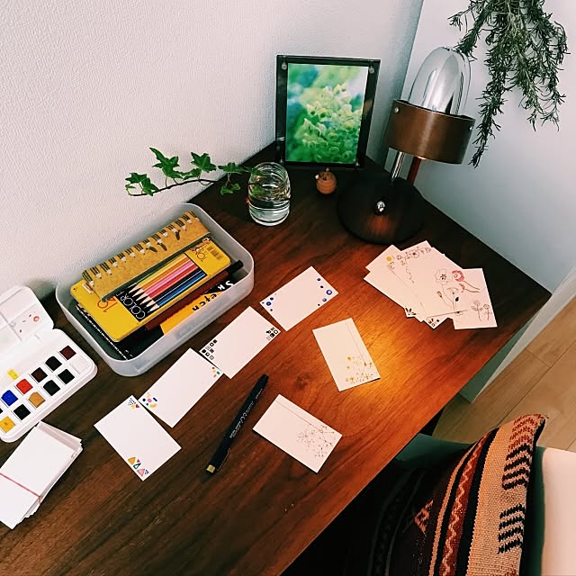 My Desk,メッセージカード作成,100均,色鉛筆,イラスト,ひとり時間,アイビー,デスクライト,キリム,anthem,一人暮らし,1LDK,ひとり暮らし pandaの部屋