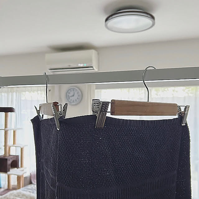 Lounge,バスタオルハンガー,部屋干し,室内干し,木製ハンガー,2025.1.8,愛用品,ダイソー,マンション暮らし,夫婦+猫1匹,イベント用,100均,tower 折り畳み室内物干し,tower 救急箱,ノラネコぐんだん hemukoの部屋
